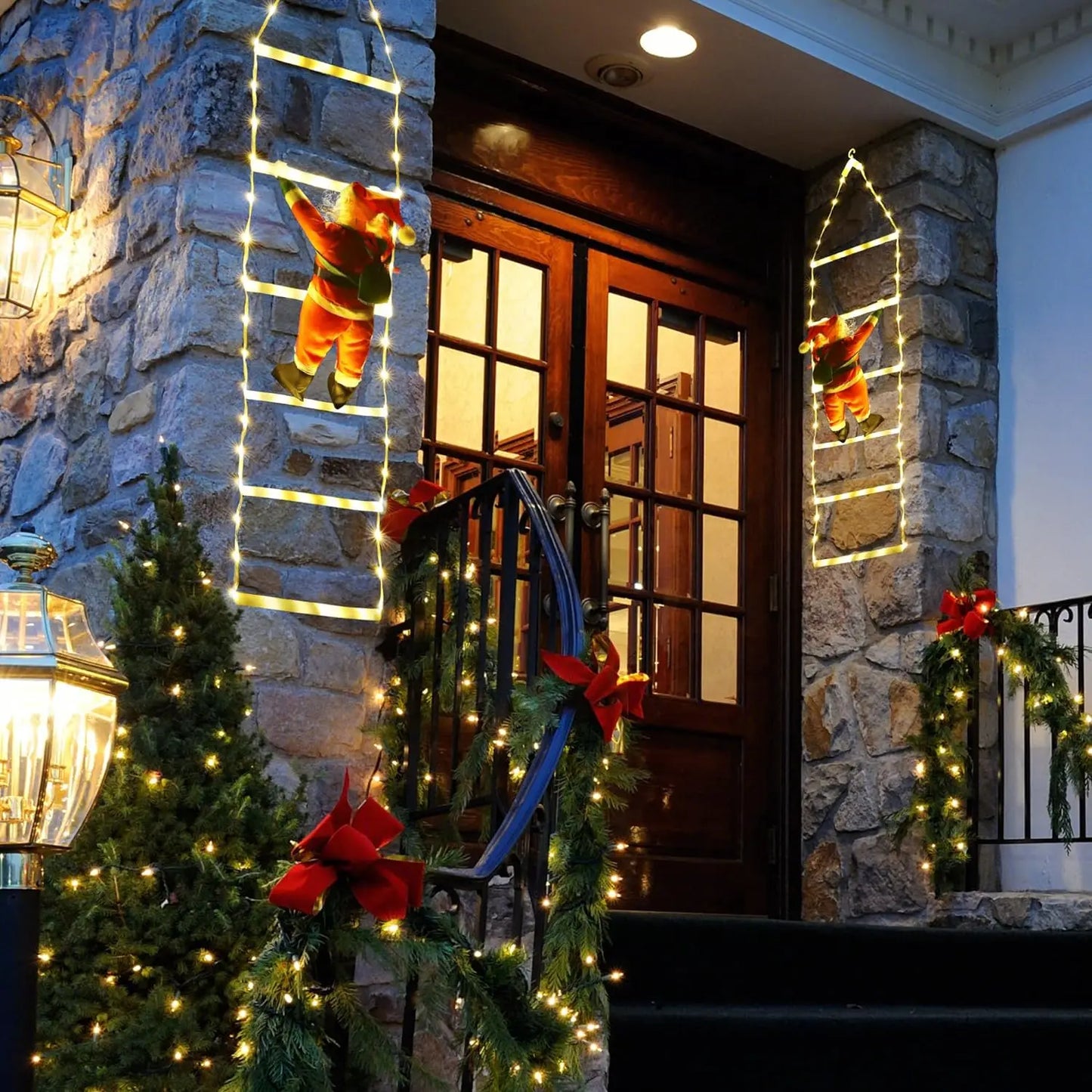 Escalera con luces led para decoración navideña con Papá Noel trepador